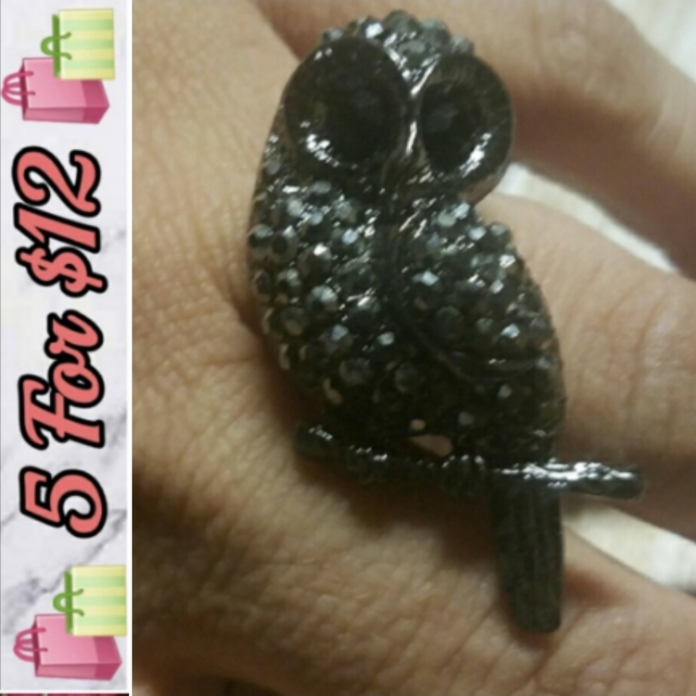 R007 Black Crystal Owl Stretch Ring